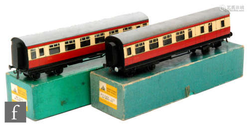 Two O gauge Bassett-Lowke BR maroon and cream coaches, a 112/0 Brake/3rd '26233' and a 113/0 3rd '9272', boxed. (2)