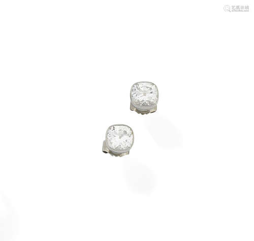 A pair of diamond earstuds