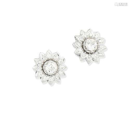 A pair of diamond cluster earstuds