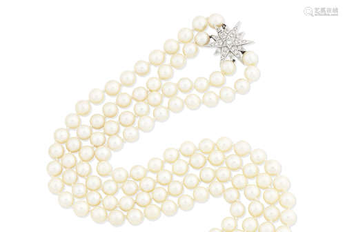 A cultured pearl necklace with a diamond clasp