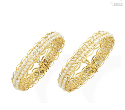 (2) A pair of pearl bangles