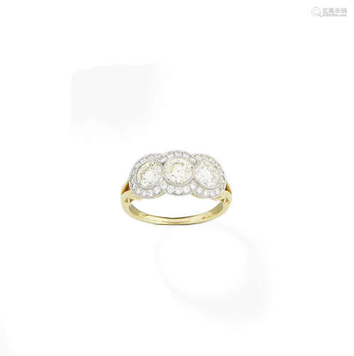 A diamond cluster ring