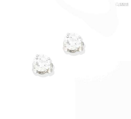 A pair of diamond earstuds