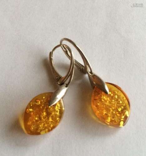 A Pair of Amber 10K Earing