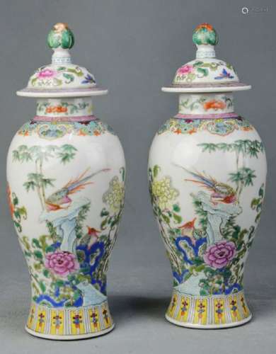 A Pair of Famille Rose Hat-covered Jar of Birds