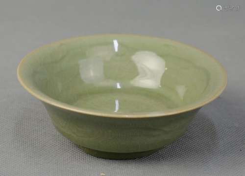 A Celadon Bowl with Engraved Flowers, Ming Dynasty