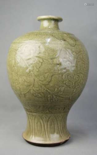 A Long Quan Yao Vase in Engraved Flowers, Ming Dynasty