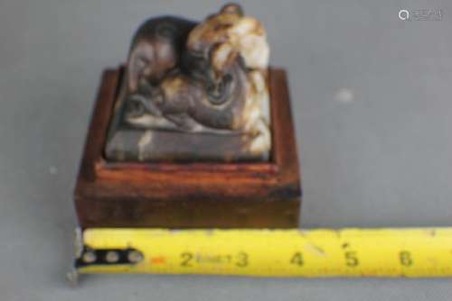 HE TIAN WHITE JADE SEAL WITH TWO SHEEP TOP
