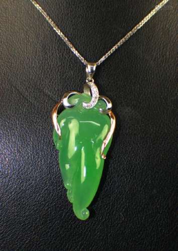 A Natural Jadeite Pendant with Y & W Gold Button, L: 1