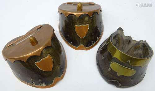 Pair of lidded copper mounted horsehoof trinket boxes and a similar brass mounted horsehoof