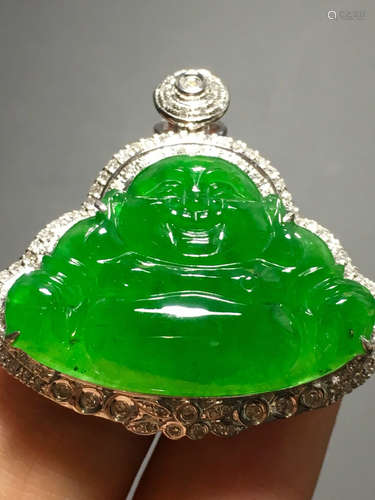 AN ICY ZHENGYANG GREEN BUDDHA SHAPED JADEITE PENDANT