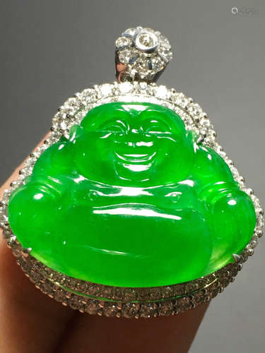 AN ICY ZHENGYANG GREEN BUDDHA SHAPED JADEITE PENDANT