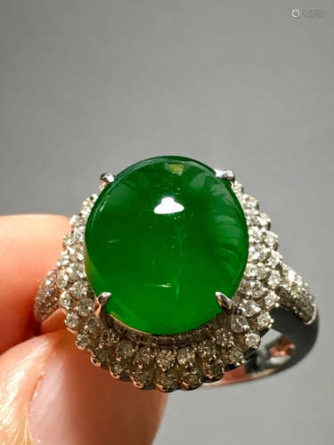 AN ICY ZHENGYANG GREEN JADEITE RING