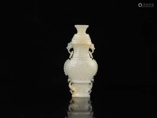 A HETIAN JADE VASE OF BEAST SHAPED EARS