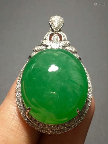 AN ICY ZHENGYANG GREENJ JADEITE PENDANT