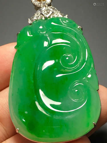 AN ICY ZHENGYANG GREEN RUYI JADEITE PENDANT