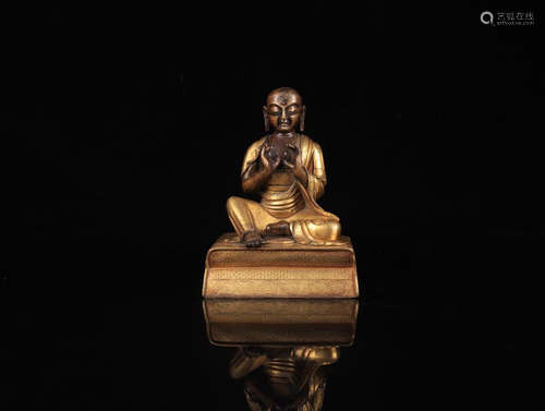 A GILT BRONZE SITTING BUDDHA ORNAMENT