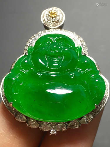 AN ICY ZHENGYANG GREEN BUDDHA SHAPED JADEITE PENDANT