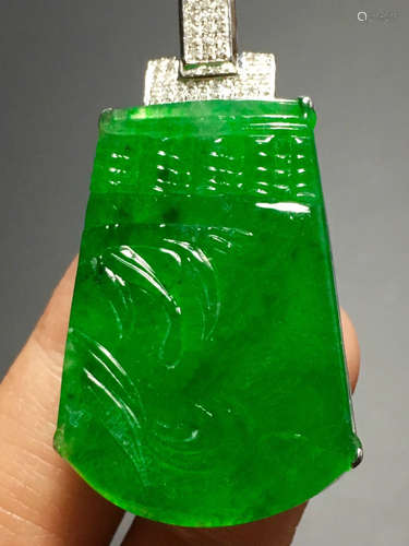 AN ICY ZHENGYANG GREEN JADEITE PENDANT