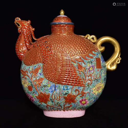 A YONGZHENG MARK ALUM RED ENAMELED POT WITH PHEONIX HEAD SHAPED