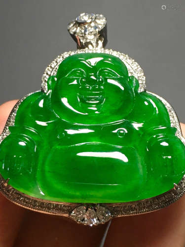 AN ICY ZHENGYANG GREEN BUDDHA SHAPED JADEITE PENDANT