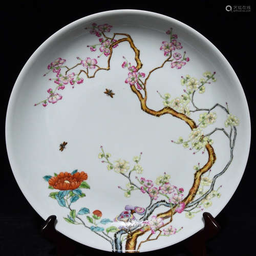 A YONGZHENG MARK FAMILLE ROSE PLATE OF FLORAL PATTERN