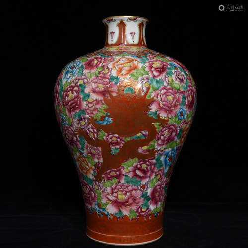 A QIANLONG MARK ALUM RED&FAMILLE ROSE MEIPING VASE OF DRAGON PAINTING