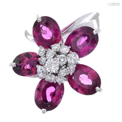 VAN CLEEF & ARPELS - an 18ct gold tourmaline and