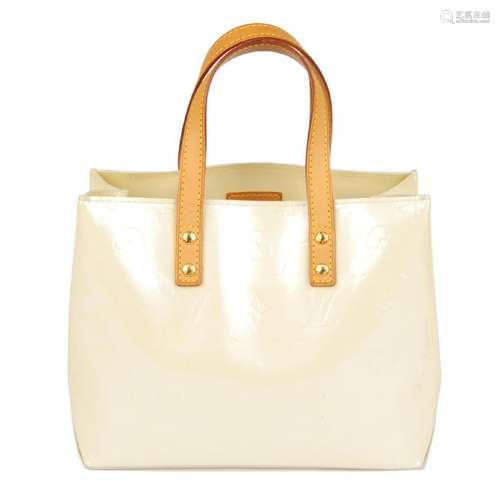 LOUIS VUITTON - a Monogram Vernis Reade PM handbag.