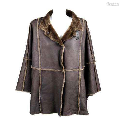 LORO PIANA - a Shearling cape. Designed with a brown