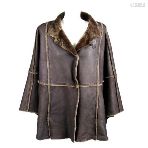 LORO PIANA - a Shearling cape. Designed with a brown