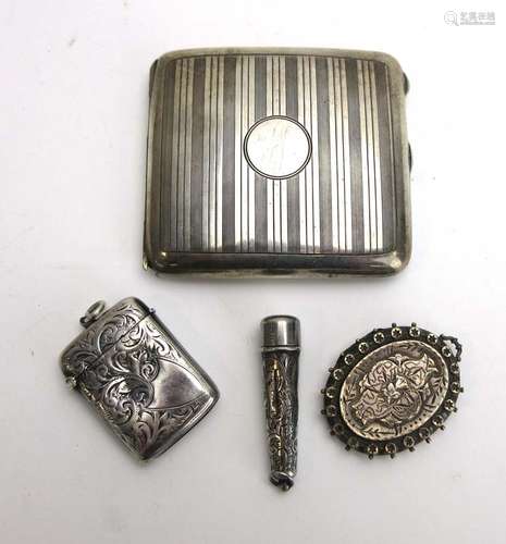 A mixed parcel of early 20th century silver comprising a cigarette case, an oval locket,