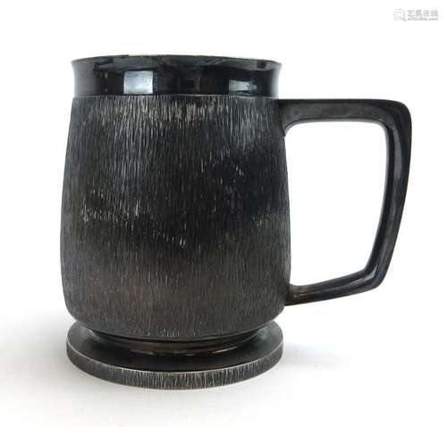 A silver bark design tankard, C J Vander Ltd., London 1989, h.