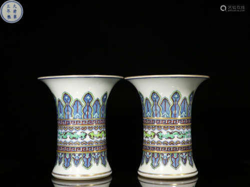 PAIR OF YONGZHENG MARK DOUCAI VASES WITH FLORAL PATTERN