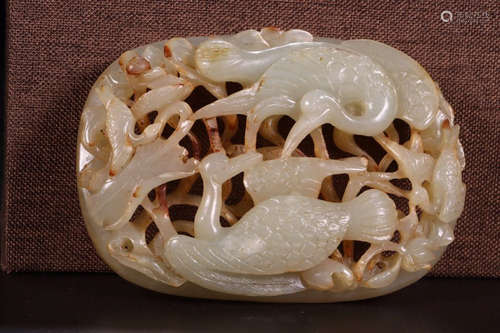 A HETIAN JADE SCULPTURED IN CRANES ORNAMENT