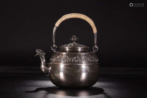 A SILVER POT WITH PHOENIX PATTERN MOUSE
