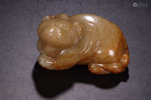 A HETIAN JADE BEAST ORNAMENT