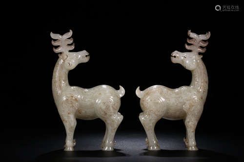 A PAIR OF HETIAN JADE ORNAMENTS OF DEER SHAPED