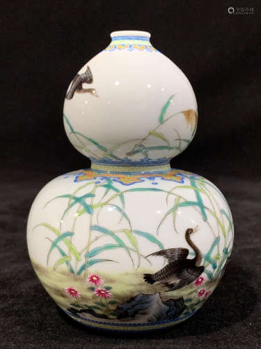 A GOURD VASE CARVED IN DUCK & FLOWER SCENE