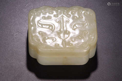 A HETIAN JADE BOX CARVED IN BEAST