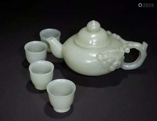 HETIAN JADE TEAPOT &4 CUPS