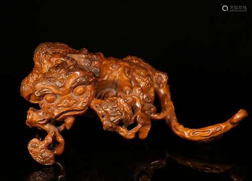 WOOD CARVED RUI BEAST LING ZHI ORNAMENT