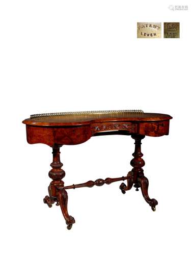 1900年制 英国维多利亚风格瘿木面腰果式写字桌 年代：英国 约1900年