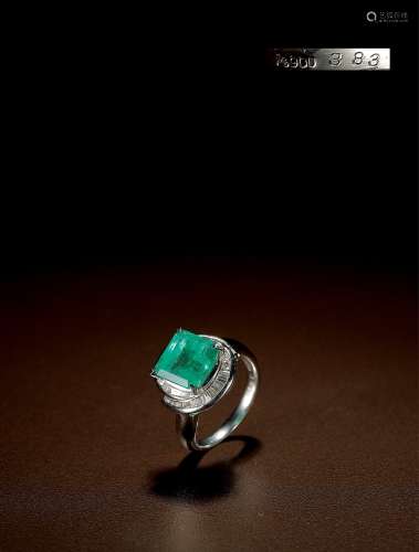 铂金及祖母绿钻石戒指 年代：当代