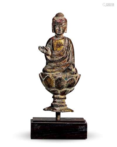 五代吴越国·铜鎏金释迦说法像 WU/YUE KINGDOM OF FIVE DYNASTIES A GILT-BRONZE FIGURE OF SAKYAMUNI