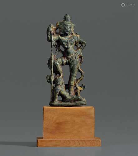 唐·铜天王立像 TANG DYNASTY A BRONZE FIGURE OF VAISRAMANA