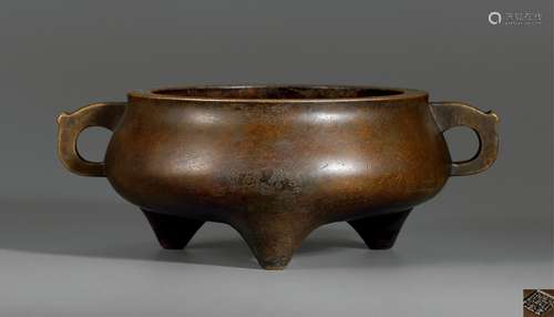 明· “大明宣德年制仲师记”款押经炉 MING DYNASTY A BRONZE RITUAL CENSER WITH ‘XUANDE’ MARK