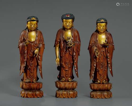 清·檀香木一佛二菩萨三尊像 QING DYNASTY THREE SANDALWOOD FIGURES OF BUDDHA
