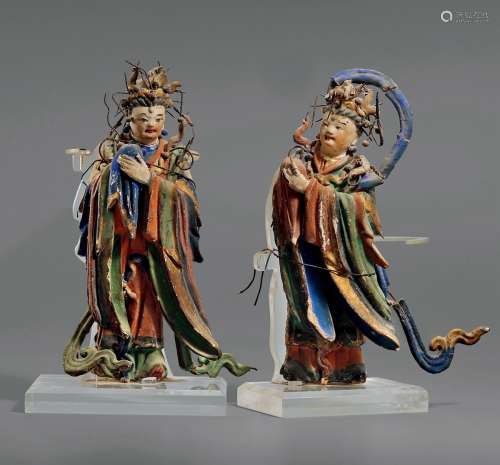 明·泥胎彩绘菩萨立像一对 MING DYNASTY A PAIR OF PAINTED CLAY FIGURES OF BUDDHA