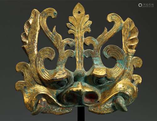 6世纪·铜鎏金兽面 6TH CENTURY A GILT-BRONZE BEAST HEAD